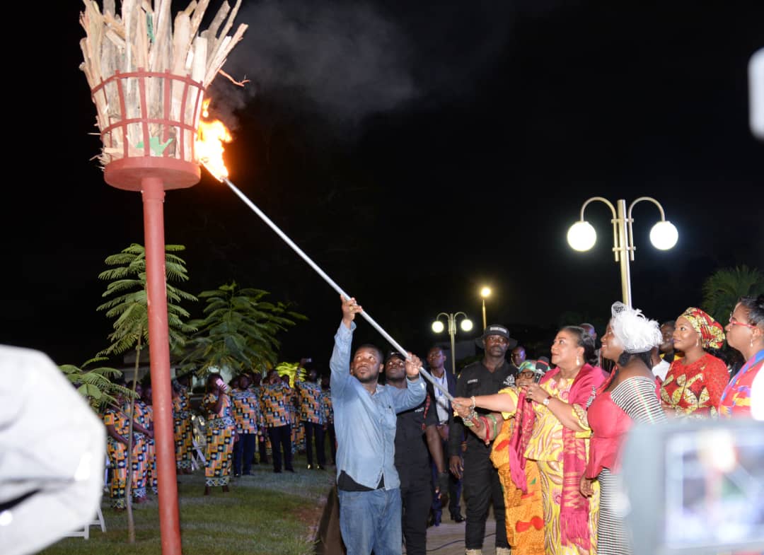 First Lady lights Queen’s Platinum Jubilee beacon